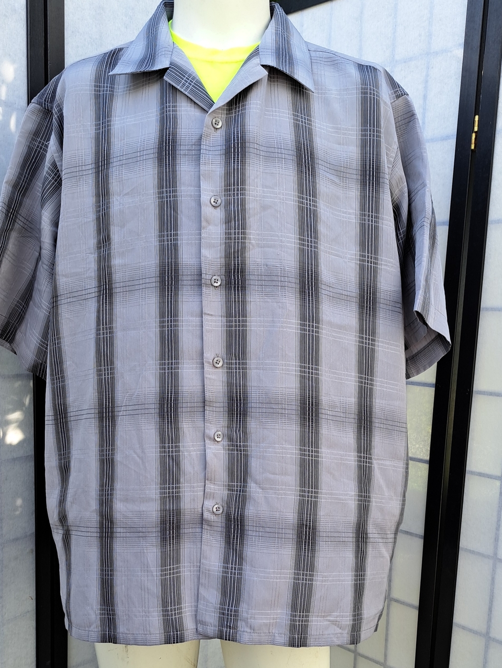 Men's Gray Plaid Short-Sleeve Button-Up Shirt